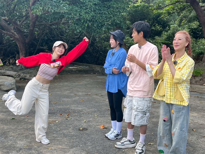 慈妹(左起)、籃籃、阿翔以及楊繡惠同台。(圖/民視提供)