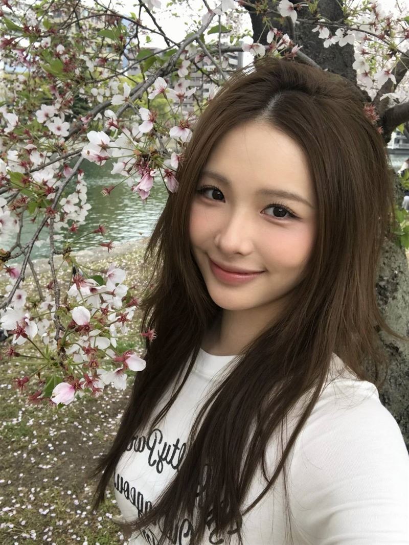 蔡詩萍愛女蔡中泠(圖)27日生日,他特別引用將出版的新書文字內容,表達對女兒的愛和支持。(圖/翻攝自蔡詩萍臉書)