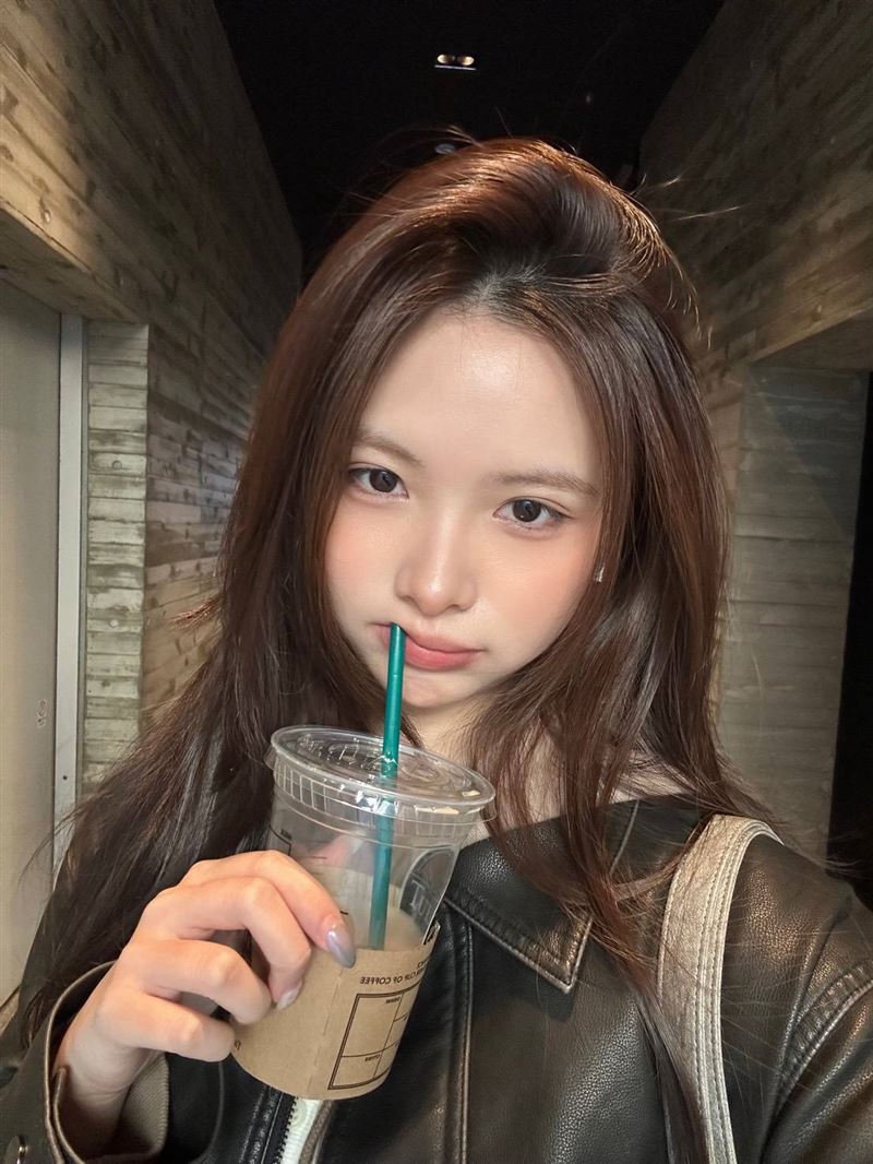 蔡中泠今年度過21歲生日,蔡詩萍認為他們的女兒很美麗。(圖/翻攝自林書煒臉書)