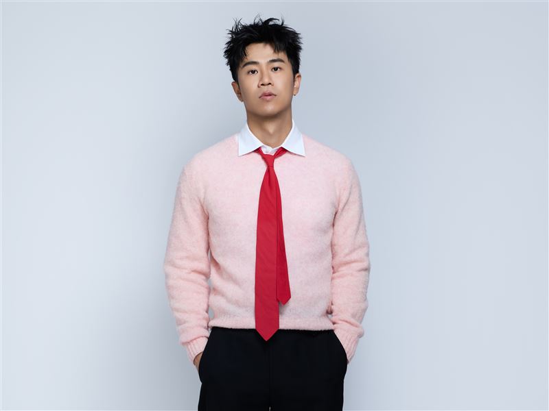 金泰佑推出新EP《傷心男孩俱樂部》。(圖/華納音樂提供)