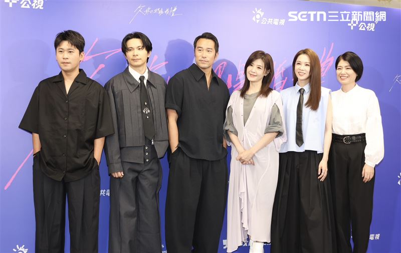 左起黃迪揚、姚淳耀、張孝全、蘇慧倫、謝盈萱、嚴藝文出席《欠妳的那場婚禮》記者會。（圖／記者田俊彥攝影）
