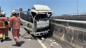 新／水產司機自撞噴出　遭自家車夾殺爆頭