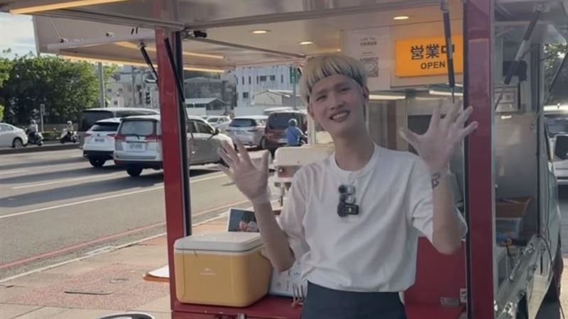 高雄路邊雞蛋糕老闆超眼熟!竟是大咖網紅