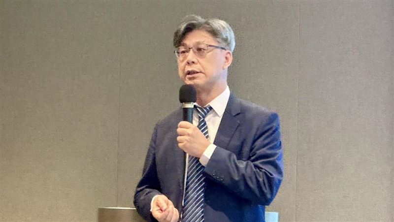 董事長黃濟鴻表示,HeXell-2020以異體臍帶間質幹細胞治療血管病變為基礎,切入心臟疾病併同冠狀動脈疾病(HF-CAD)、冠狀動脈心臟病(CAD)、老年衰弱症(Frailty)、慢性腎臟病(CKD)及移植物抗宿主疾病(GVHD)五大適應症,管線布局橫跨心血管疾病與抗老退化兩大領域,具備「一種藥品、開發多項適應症」的高效開發策略。(圖/記者余國棟攝影)