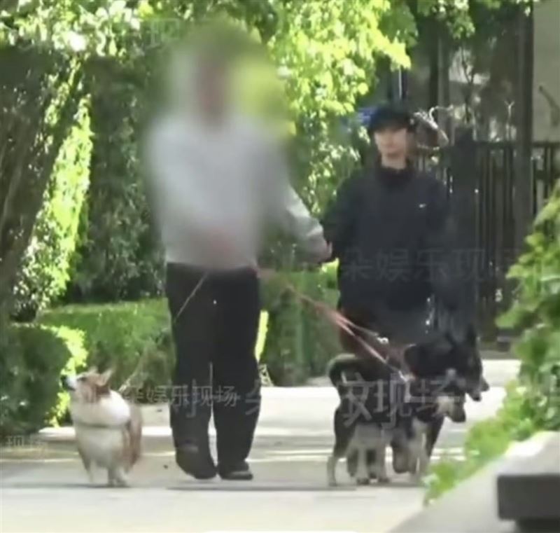 孟美岐熱戀圈外男友。(圖/翻攝自微博)