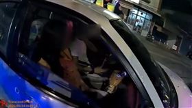 印尼，失聯移工，吸食安非他命，開山路，搖晃，仁愛分局，警察，緊急攔檢(圖／翻攝畫面)