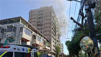 新／燒艾草驅蟲大樓竄火　疏散9人1人送醫