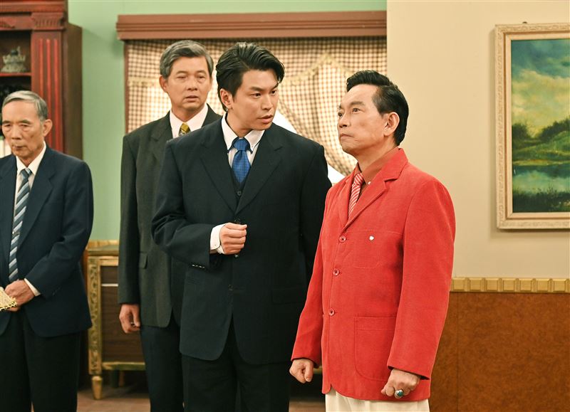 蕭景鴻(左)和元六(右)劇中是叔姪關係。(圖/台視提供)