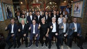 黃仁勳第五次「兆元宴」登場，台積電、鴻海等AI巨頭全數出席。與會企業總市值衝破80兆台幣，驚人財力足以買下半個歐洲股市，盡顯台灣硬體國家隊在全球AI大戰的霸主地位。（圖／記者鄭孟晃攝影）