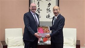 AIT處長谷立言今日拜會立法院長韓國瑜，兩人一同討論堅若磐石的美台夥伴關係以及台灣的安全優先事項。（圖／翻攝自美國在台協會 AIT﻿臉書）