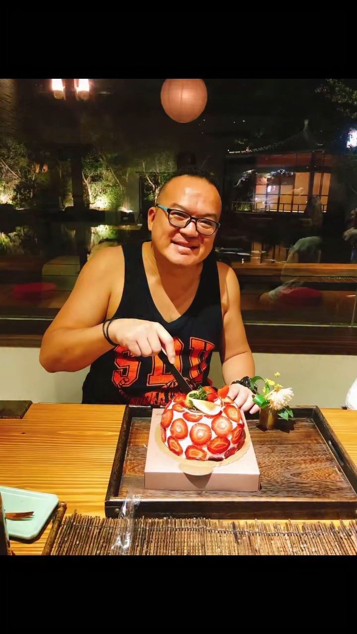 明金成迎來56歲冥誕。（圖／翻攝自明金成導演+明太太的家臉書）