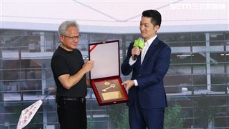 黃仁勳1句蔣萬安愣住　沈伯洋神回網讚爆