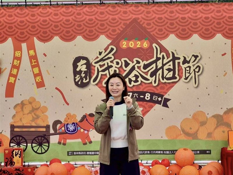 張庭綺透露,曾遭一位女性民代狠甩兩巴掌。(圖/翻攝自張庭綺臉書)