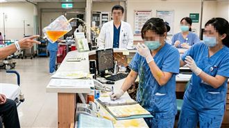 噁男朝診護理站丟「尿袋」女護士慘遭噴濺