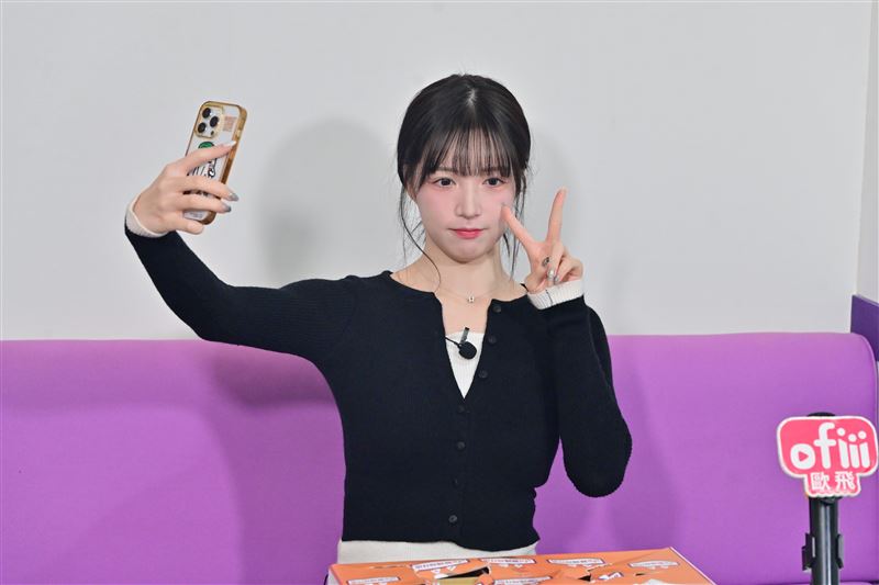 李晧禎敲碗「化妝品廣告」：還沒試過。（圖／ofiii歐飛影音平台提供）