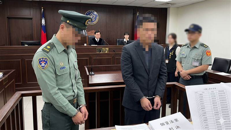 中尉排長減免自身的債務整合手續費，竟洩露400名同袍的私密個資給債務整合公司老闆。（示意圖／AI生成）
