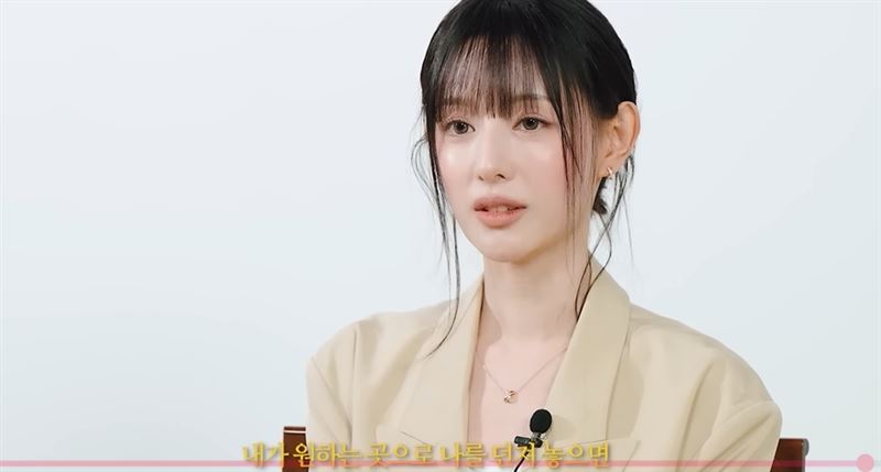 金智媛身形消瘦，讓不少粉絲相當憂心。（圖／翻攝自엘르 코리아_ELLE KOREA）
