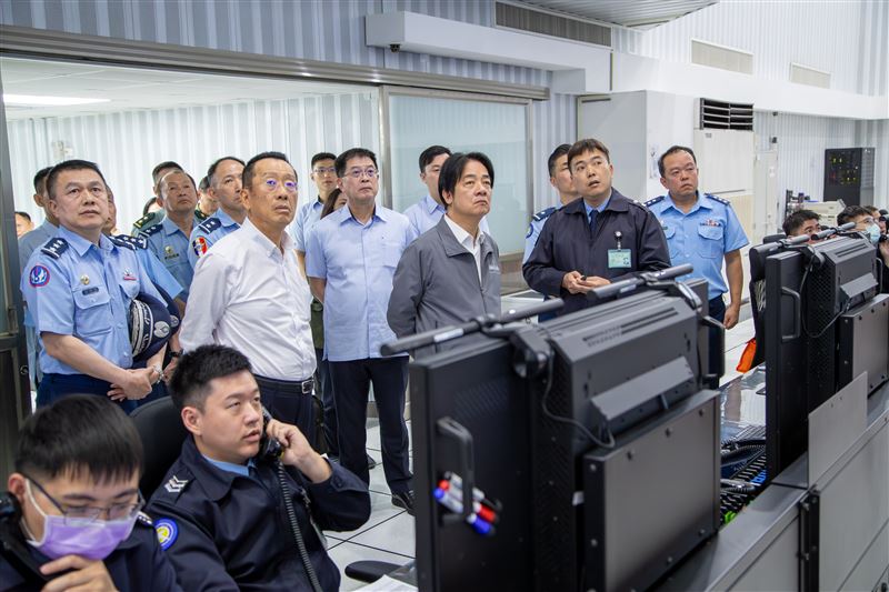 總統賴清德赴高雄視導「空軍南部區域作戰管制中心」及「國防部軍備局生產製造中心第205廠」（圖／總統府提供）