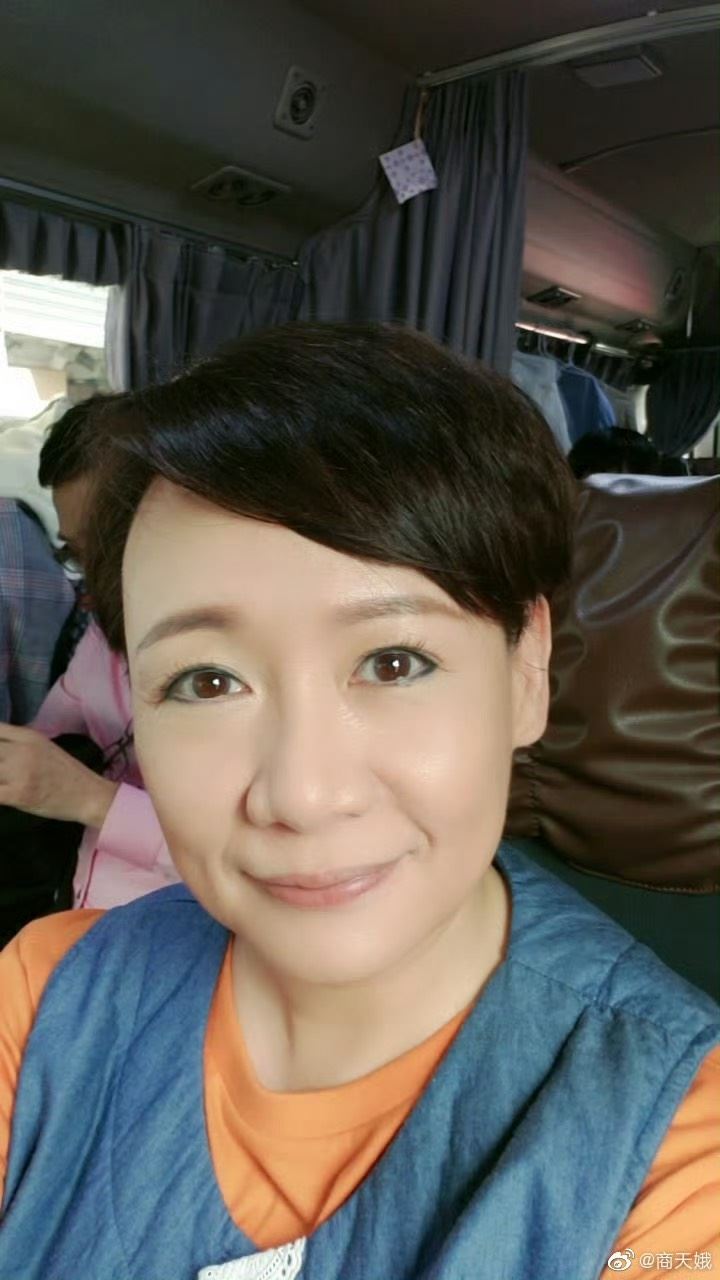 最誇張的是拍攝《結.分@謊情式》期間,連一向脾氣溫和的張兆輝都忍不住抱怨:「哪個沒被她(商天娥)罵過?」甚至坦言若能選擇,不想再合作。(圖/翻攝自微博)