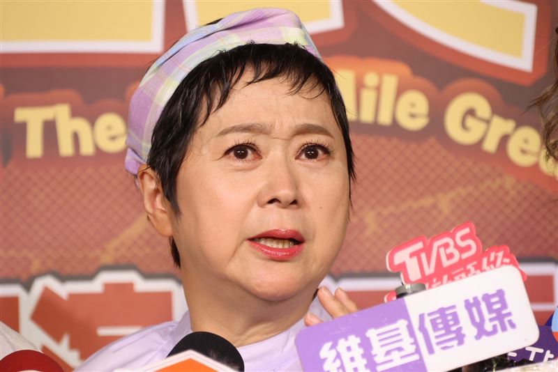 王月康復回歸，情緒激動不時哽咽。（圖／翻攝自臉書、記者鄭孟晃攝影）