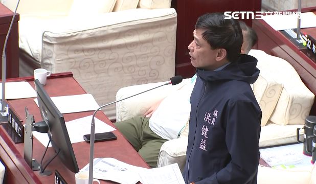 洪健益質詢蔣萬安，並提出「抓一隻給五百」的滅鼠法。（圖／翻攝畫面）