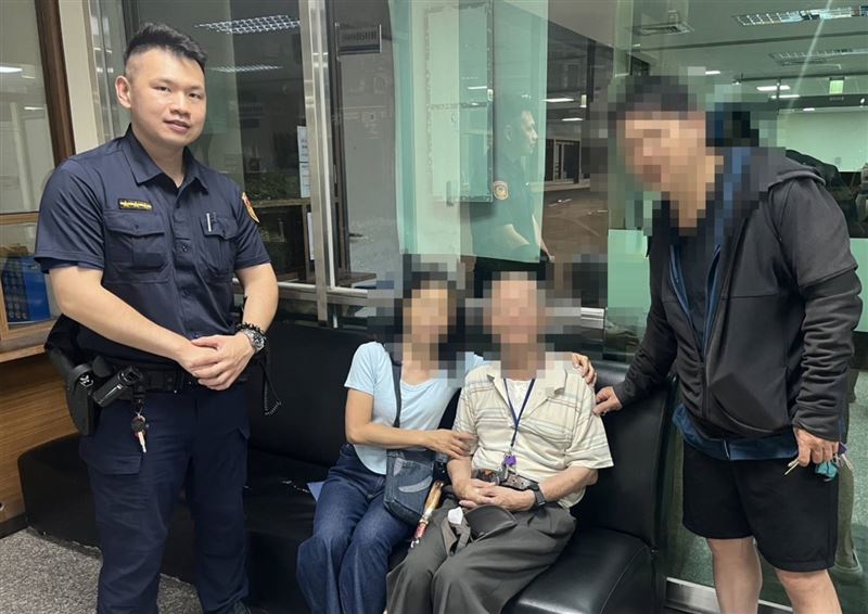 86歲阿公半夜2點突然想吃爌肉飯，瞞著家人騎微型電車外出，結果迷路。(圖／翻攝畫面)