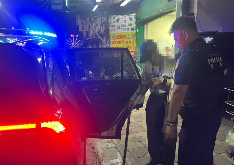 86歲阿公在距離住家外的8公里處被發現，全身疲憊。(圖／翻攝畫面)