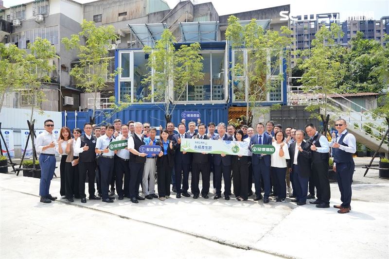 冠德集團榮獲《遠見企業永續獎》三項大獎肯定，展現低碳營運與永續治理實力。（圖／冠德集團提供）