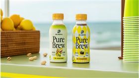 【金車伯朗咖啡新聞稿】有檸也有開心！伯朗咖啡 Pure Brew 新風味上市 「開心果風味拿鐵」×「陽光西西里檸香美式」打造夏日飲品新選擇。(圖/業者提供)