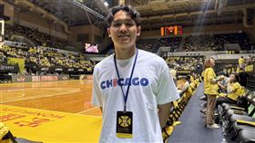 效力於日本職業籃球聯賽（B.LEAGUE）一級（B1）滋賀湖泊的台灣好手游艾喆29日現身新莊體育館，為昔日同窗好友林彥廷加油。（圖／記者倪芝蓉攝影）
