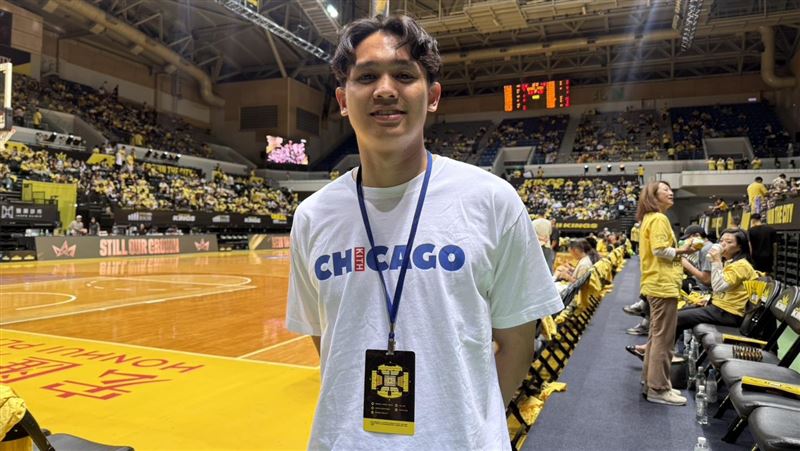 效力於日本職業籃球聯賽(B.LEAGUE)一級(B1)滋賀湖泊的台灣好手游艾喆29日現身新莊體育館,為昔日同窗好友林彥廷加油。(圖/記者倪芝蓉攝影)