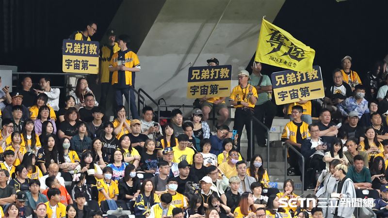 打教下台改舉宇宙第一 中信敲12安被逆轉