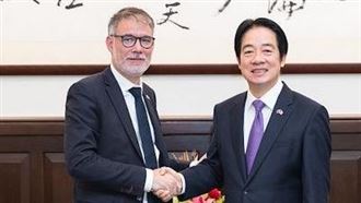 法國社會黨領袖弗和訪台：台灣是事實國家