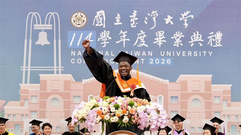 赤腳童變台大博士!淚崩謝台灣給了我家