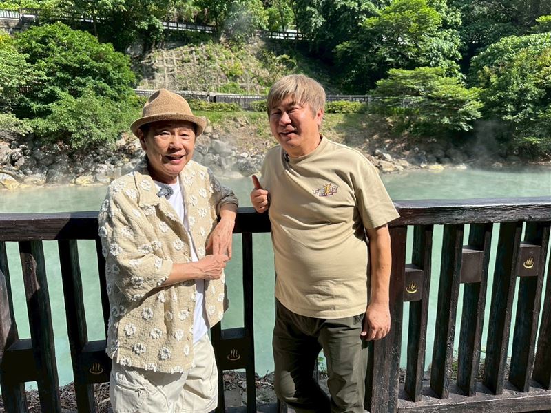黃西田跟胡瓜互動。（圖／《下面一位》提供）