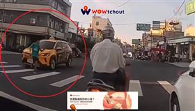 台南計程車疑因闖紅燈，險些撞到過馬路的男童，所幸男童機警閃避，才未釀成傷亡。（圖／翻攝WoWtchout - 地圖型行車影像分享平台）