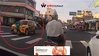 計程車闖紅燈！險「撞飛男童」驚悚畫面曝