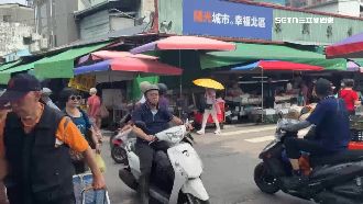 垃圾車按叭提醒挪傘架　菜販持刀恐嚇