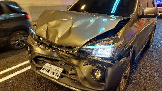 國5雪隧酒駕連環撞　南下內線封閉20分鐘