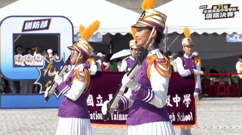 「第九屆全國高級中等學校儀隊決賽」：台南女中（圖／翻攝自青年日報臉書直播）
