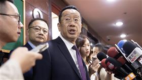美眾院軍委會公布國防授權法案　顧立雄感謝援助美國聯邦眾議院軍事委員會日前公布2027財政年度的「國防授權法案」（NDAA）草案內容，國防部長顧立雄（中）27日在立法院受訪時表示，感謝美國聯邦眾議院軍事委員會持續提供資金援助，以提升台灣防衛力量。中央社記者趙世勳攝　115年5月27日