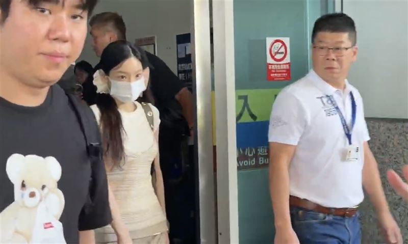 泰妍抵達高雄小港機場。(圖/讀者提供)