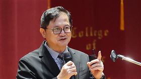 台師大畢典　童子賢應邀演講（3）台灣師範大學30日在和平校區舉辦畢業典禮，和碩聯合科技董事長童子賢應邀演講，勉勵畢業生。中央社記者張新偉攝 115年5月30日