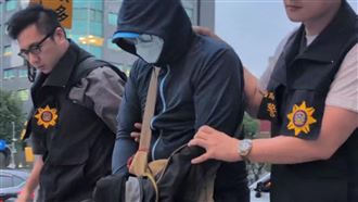 國北教大女廁所遭裝針孔　警查獲涉案男台北教育大學女廁遭裝設針孔，學生發現後通報校方，警方接手偵辦後，29日查獲涉案63歲男子（中）到案。（翻攝畫面）中央社記者劉建邦傳真  115年5月29日