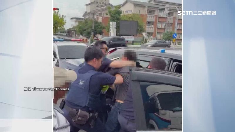 員警抵達將駕駛拉出車外
