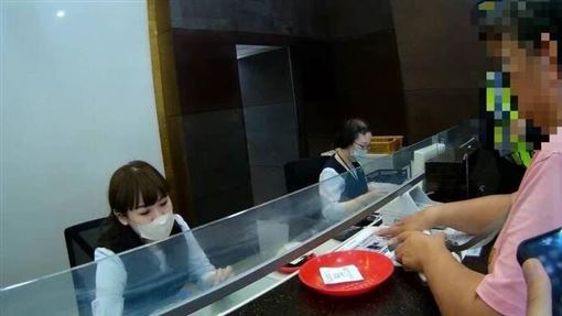 台股叩關4萬5千點　她提200萬炒股險遭詐