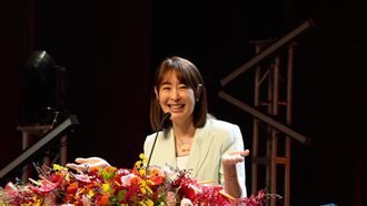 賈永婕出席世新畢典　勉學子擁有叛逆靈魂