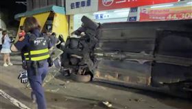 台中,南區,車禍,76歲伯,開車暴衝,騎士,骨盆碎,無呼吸,命危（圖／翻攝畫面）