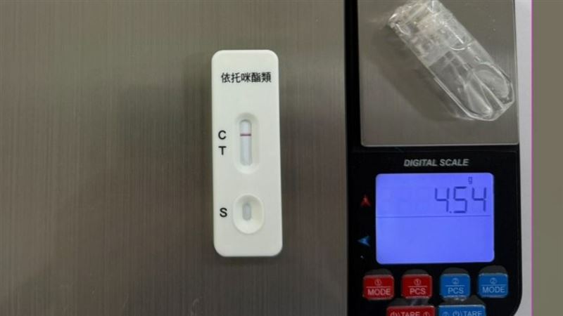 警方查獲的喪屍煙彈。(圖/翻攝畫面)