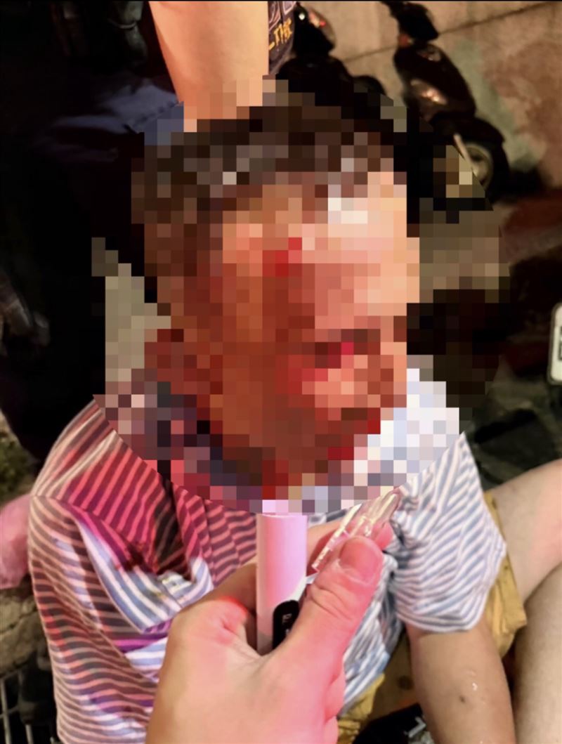 警方逮捕李男並查扣喪屍煙彈。(圖/翻攝畫面)